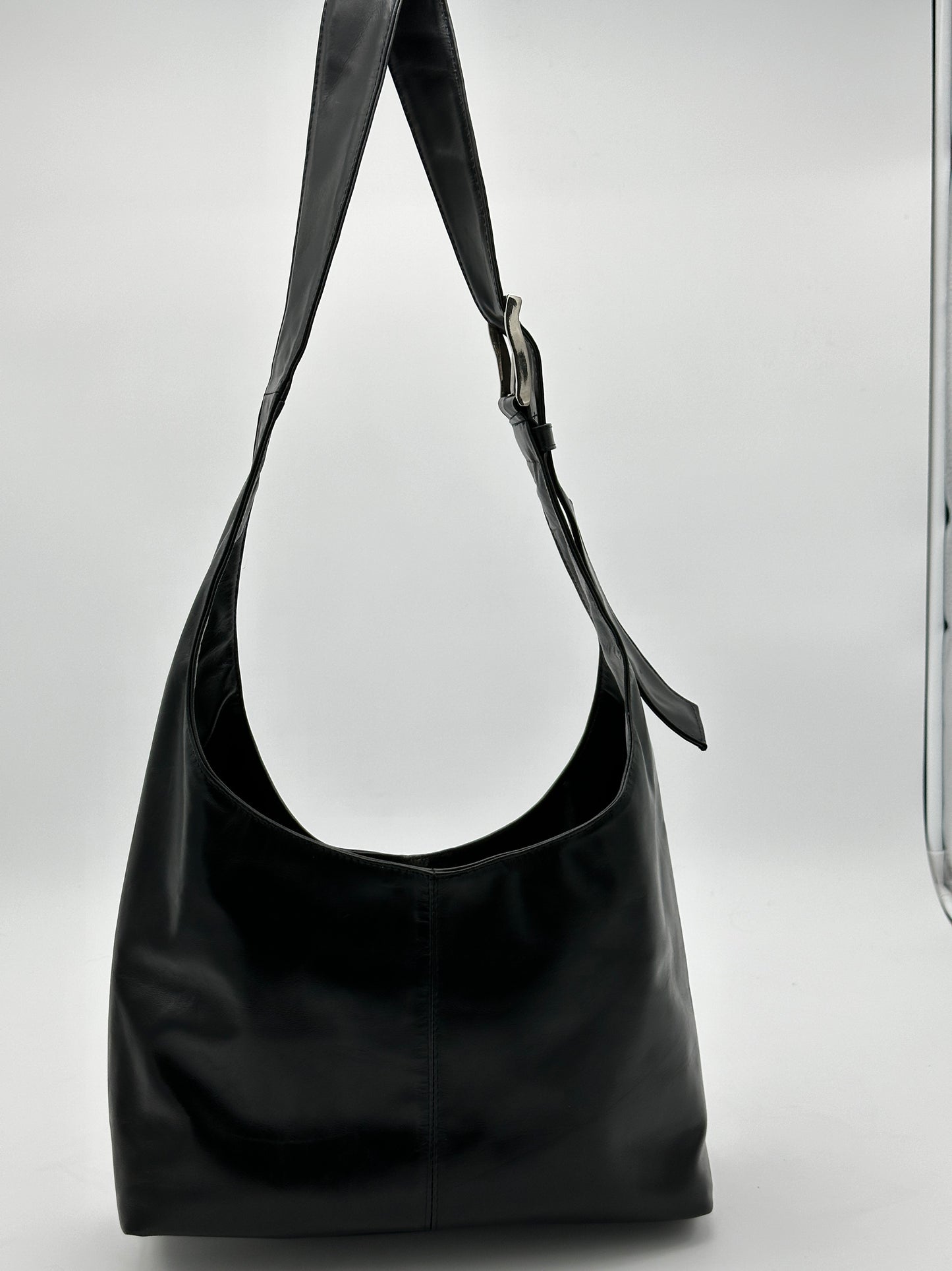 Nera Crossbody