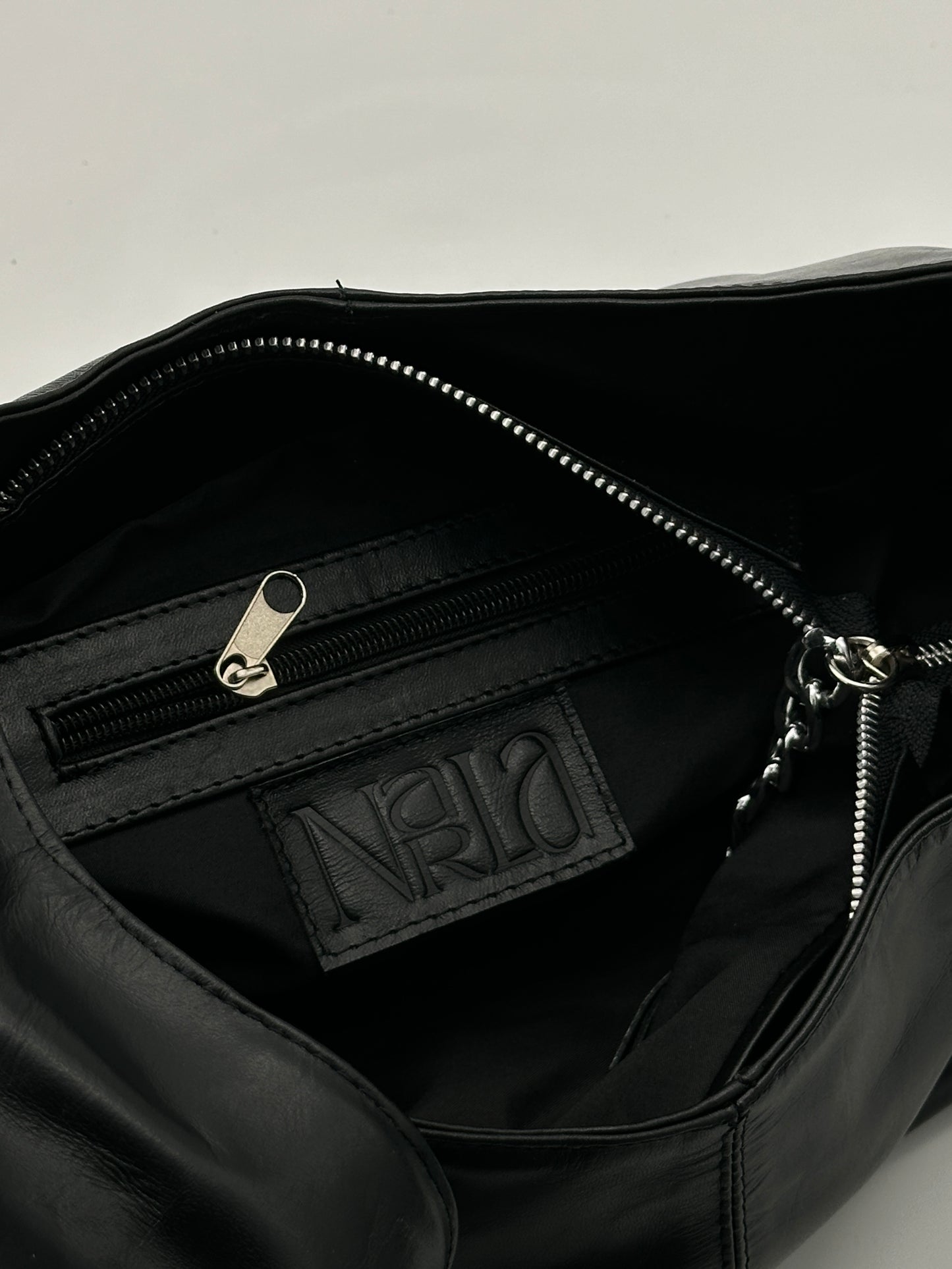 Nera Crossbody